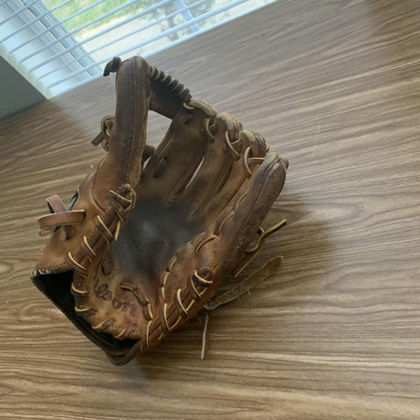 Brown Used Infield A2000 11.5" Baseball Glove