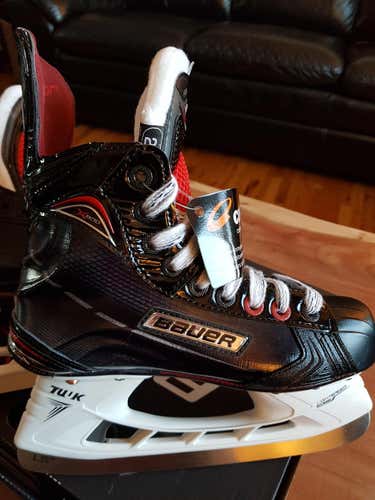 New Junior Bauer Vapor X800 Size 2