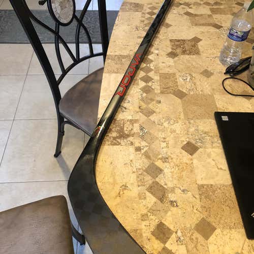 New Right Handed Vapor FlyLite Toe  Hockey Stick
