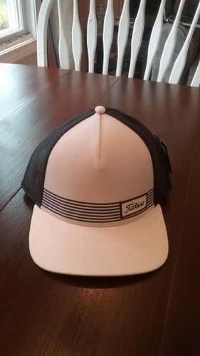 *New* Titleist Surf Stripe Cap Mesh Snapback (white front w. Blue mesh back)