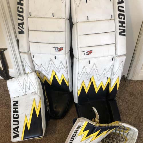 White Used 35" Regular Velocity V7 Pro Stock Goalie Full Set