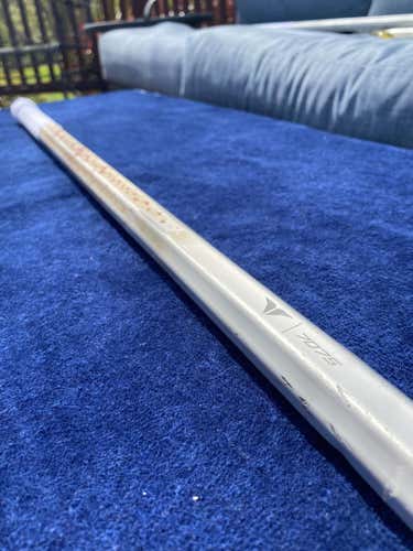 Used Brine Swizzbeat 7075 Shaft - Red