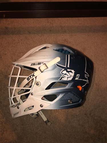 COLLEGE LACROSSE STX STALLION 600 HELMET