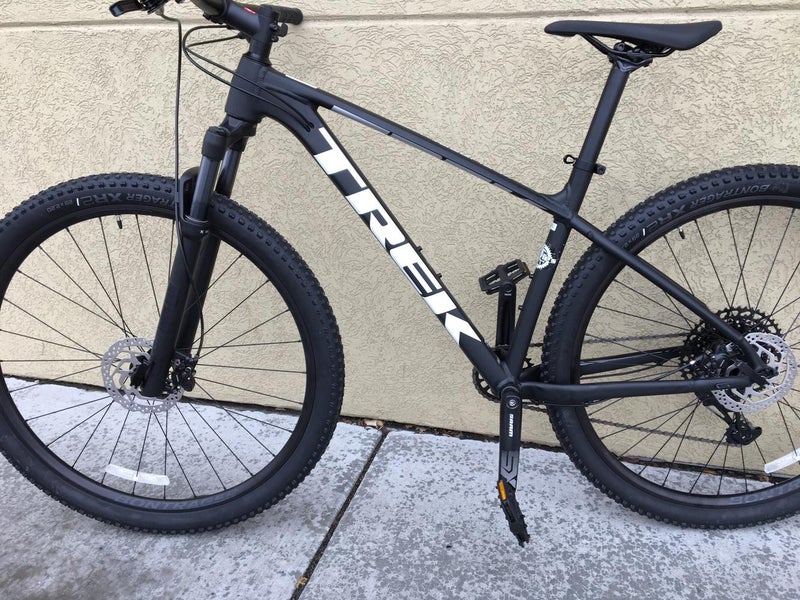 Trek X Caliber 8 Mountain Bike | Size: 18.5