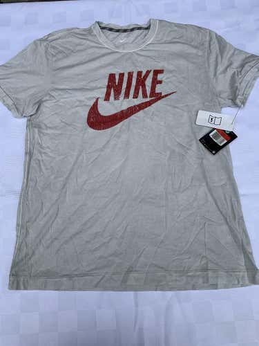 Brand New Adult Men's Large Nike Gray color Running T-Shirt N30
