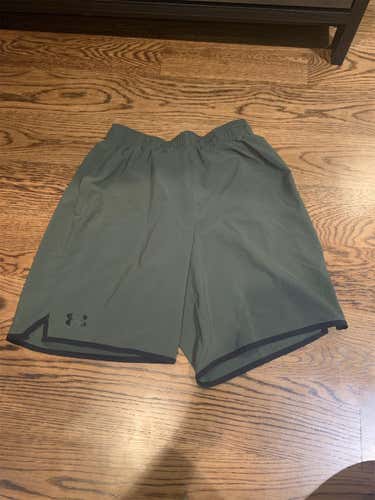 Adult Medium Under Armour Shorts