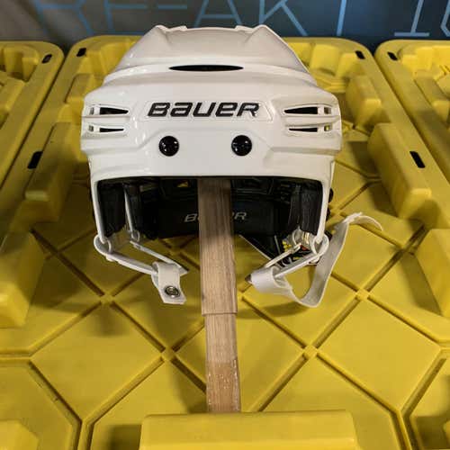 White New Small Bauer Re-Akt 100  Helmet