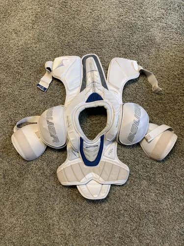 Senior Large Bauer Nexus 6000 Shoulder Pads