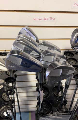 Mizuno Right Handed Men's Regular Flex Iron Set