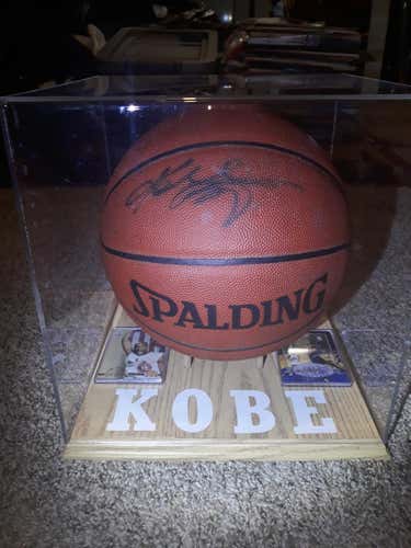 KOBE BRYANT SIGNED BASKETBALL