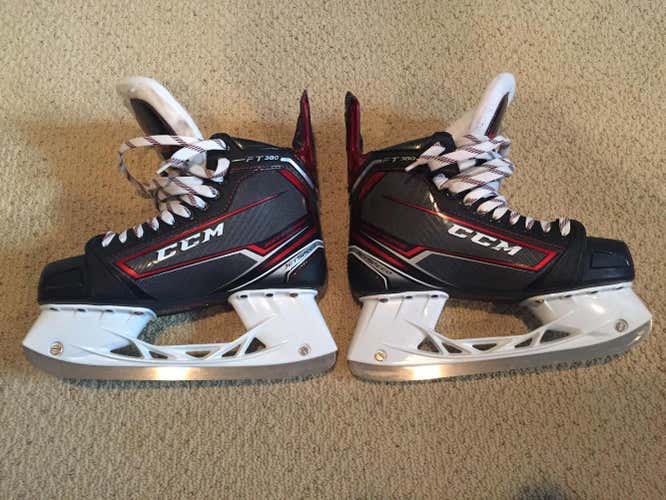 Like New CCM Jetspeed Ft380 Size 8 D