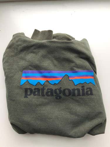 Green Men's Medium Patagonia Sweatshirt