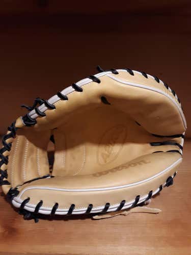 New Wilson Catcher's Right Handed A2000 Baseball Glove 33.5"