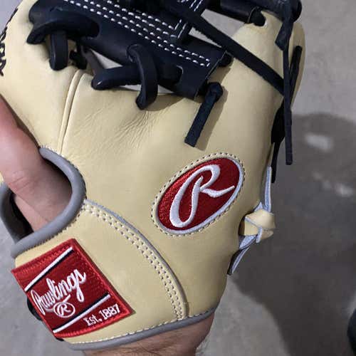 New Right Handed Heart of the Hide 9.5" Baseball Glove