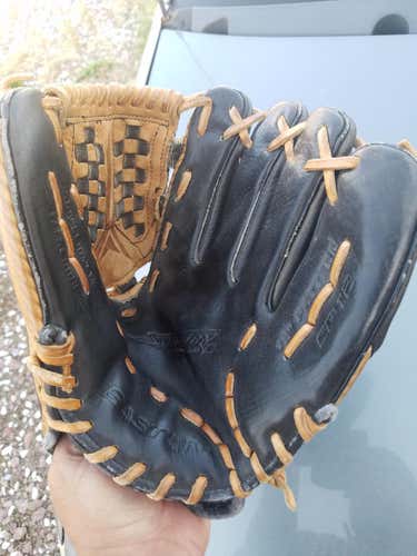 Black Used Easton Right Handed Infield SP-12 Baseball Glove 12"