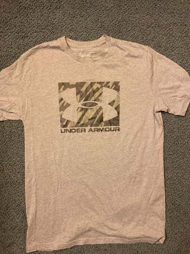 NWOT Under Armour Men’s Medium Shirt!!!