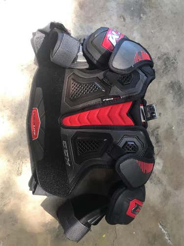 Youth Medium CCM QuickLite Shoulder Pads