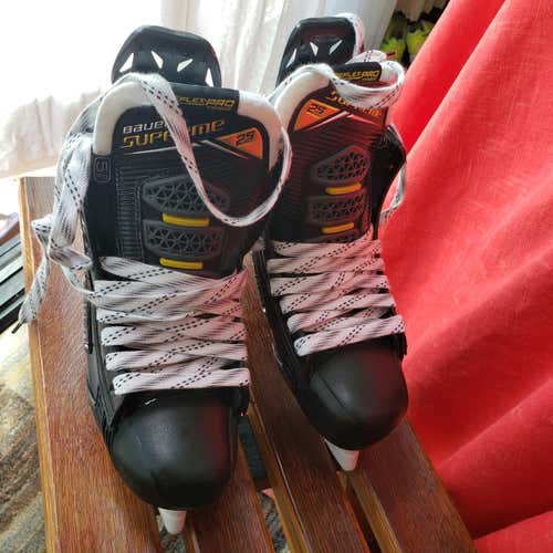 Junior New Bauer Supreme 2S Pro Hockey Skates D&R (Regular) Size 5.5