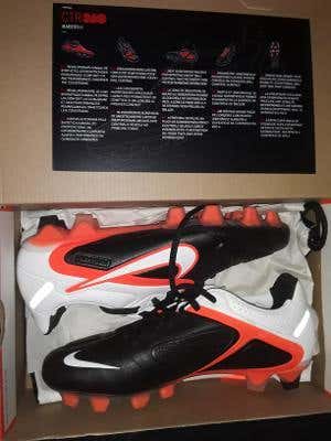 Black New Unisex 6.0 (Women's 7.0) Molded Cleats Nike Cleats