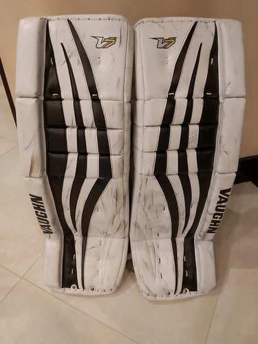Used Intermediate 31+2 " Vaughn V7 Goalie Leg Pads