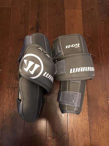 Warrior G4 Knee Pads/Guard PRO Stock In Good Condition