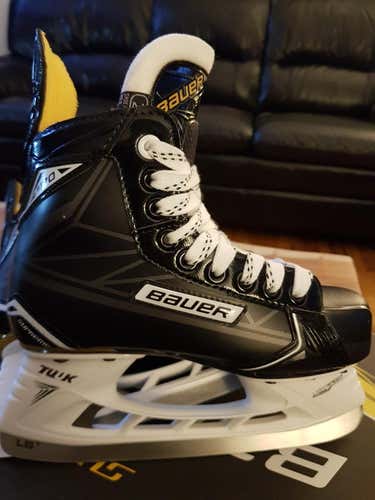 New Bauer Supreme S170 Skates Size 2