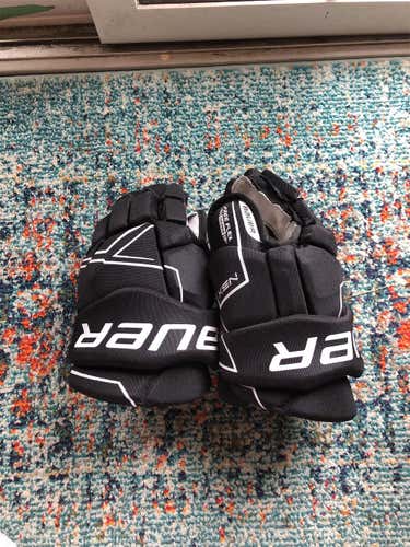 Black Used Bauer NSX 14" Pro Stock Gloves