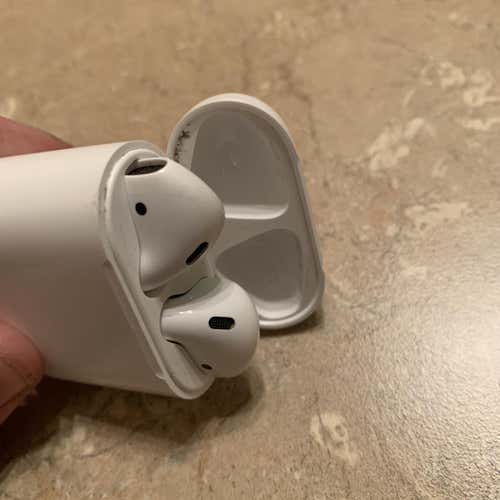 Used Apple Airpods