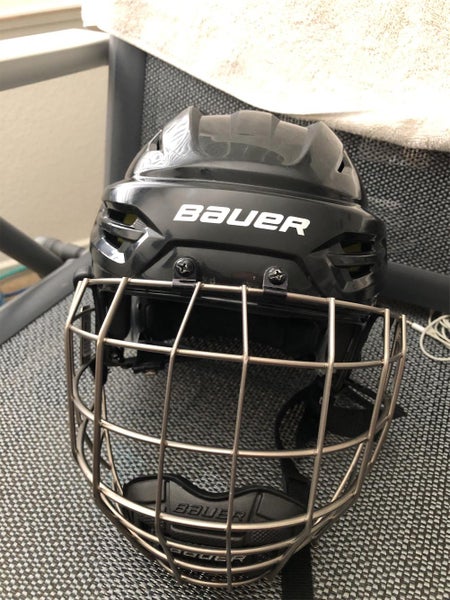 Black Used Small Bauer Re-Akt 95 Helmet