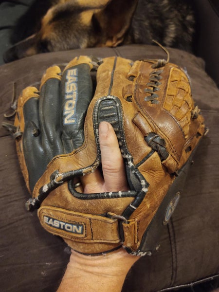 Easton Right Handed Outfield Synergy Softball Glove 13"