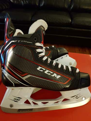 New CCM JetSpeed FT370 Skates Size 8.5