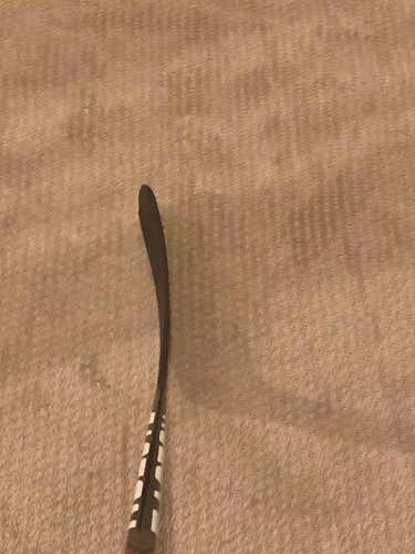 Used Senior Easton Right Handed Synergy 450 Grip Hockey Stick