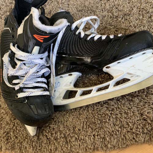 Used Easton Mako II D&R (Regular) Pro Stock Size 8.5 Hockey Skates