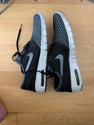 Black Unisex 9.5 (Women's 10.5) Nike Shoes