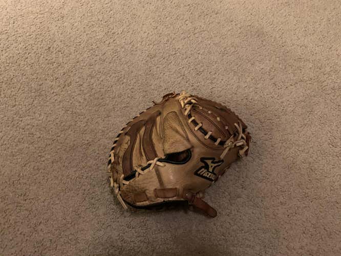 Used Mizuno Right Handed Catcher's Mizuno GXC74 34"World Win Baseball Glove