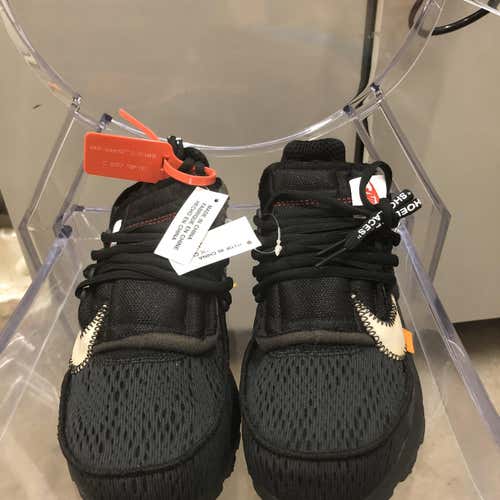 Black Men's 8.0 (Women's 9.0) Nike Shoes