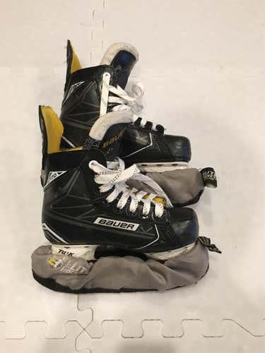 Used Bauer  Size 1 Hockey Skates