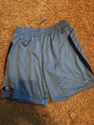 North Carolina Blue Men's Large Nike Shorts