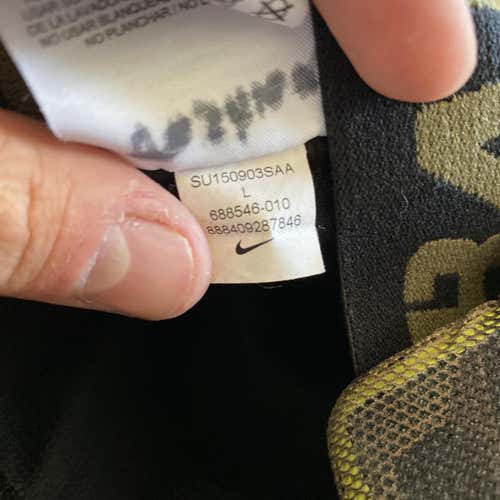 Used Large Nike nike pro combat