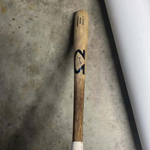 DINGER WOOD BAT. GREAT CONDITION