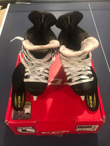 CCM Tacks Hockey Skates Size 4