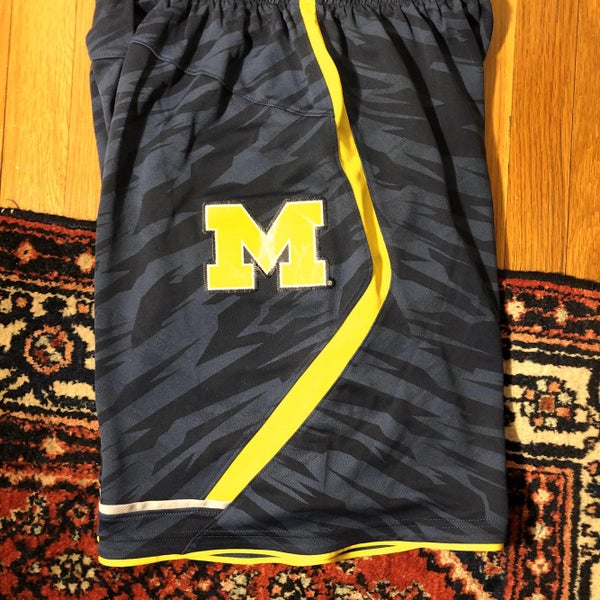 Navy Blue Michigan Basketball Men's Large Adidas Shorts - 2013 Final Four