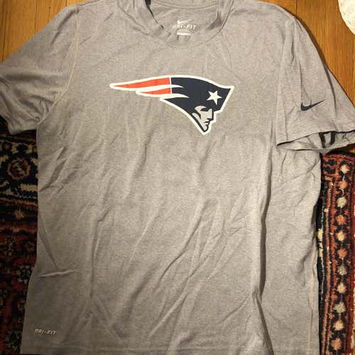 Gray New England Patriots Men's Large Nike Dri-Fit Shirt