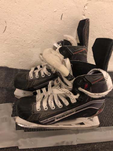Used Bauer Vapor X700 D&R (Regular) Size 5.5 Hockey Skates