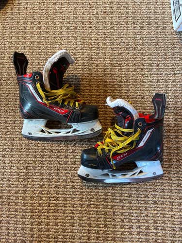 Used CCM D&R (Regular)  Size 5 Hockey Skates