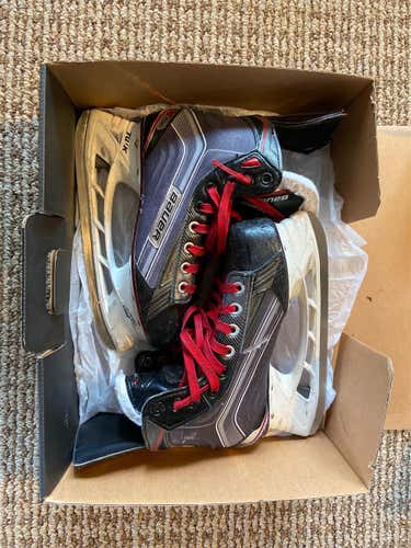 Used Bauer Vapor X700 D&R (Regular)  Size 4.5 Hockey Skates