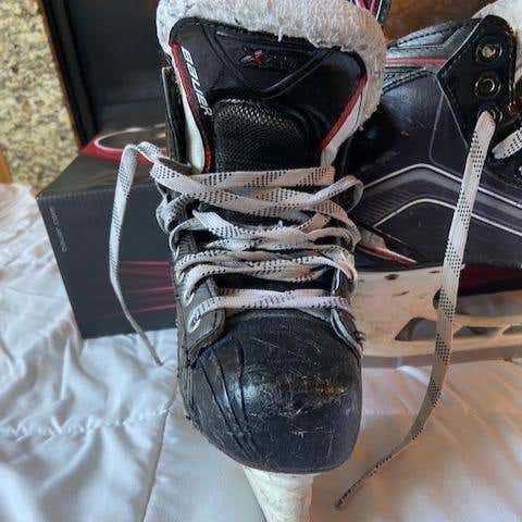 Junior Used Bauer Vapor X700 Hockey Skates D&R (Regular) Size 2.5