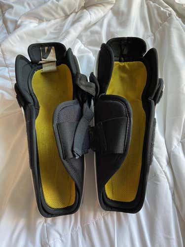 Used Junior Bauer Supreme 150 Shin Pads
