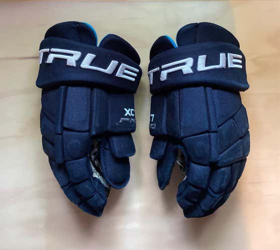 Used True XC7 Pro 14" Navy Gloves