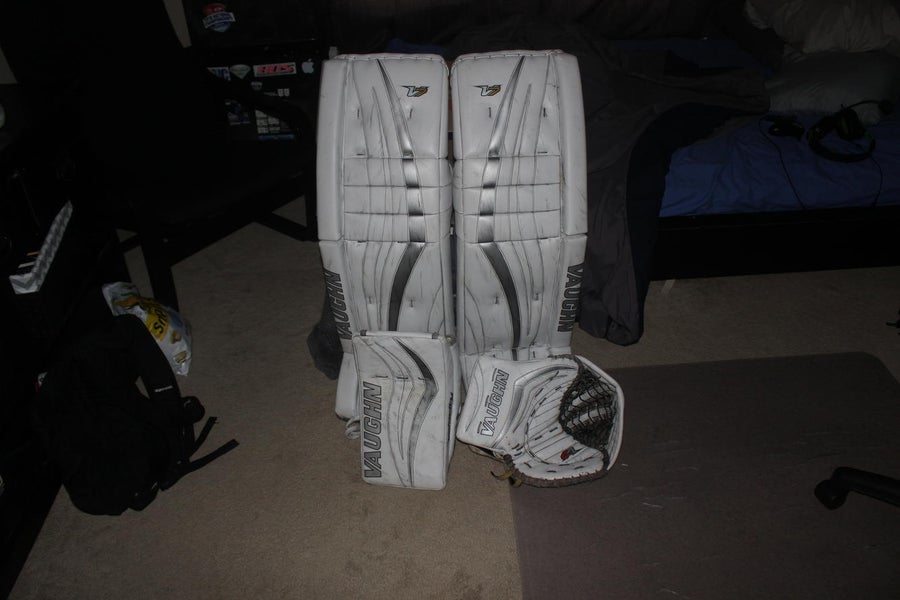 Silver Used Senior 37" Vaughn Regular Velocity V7 Goalie Full Set